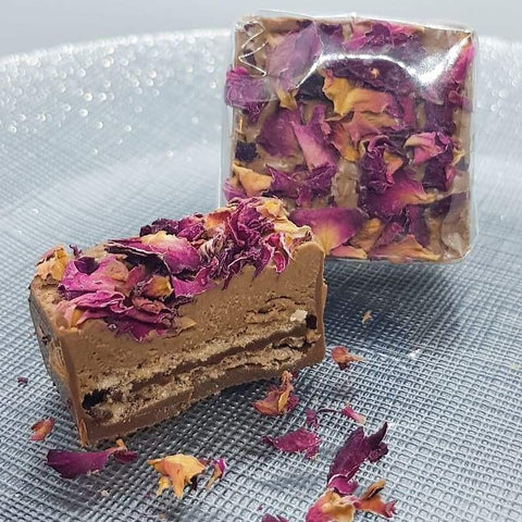 Cream Biscuit With Rose/شوكولا كريم بسكوت ورد حلو